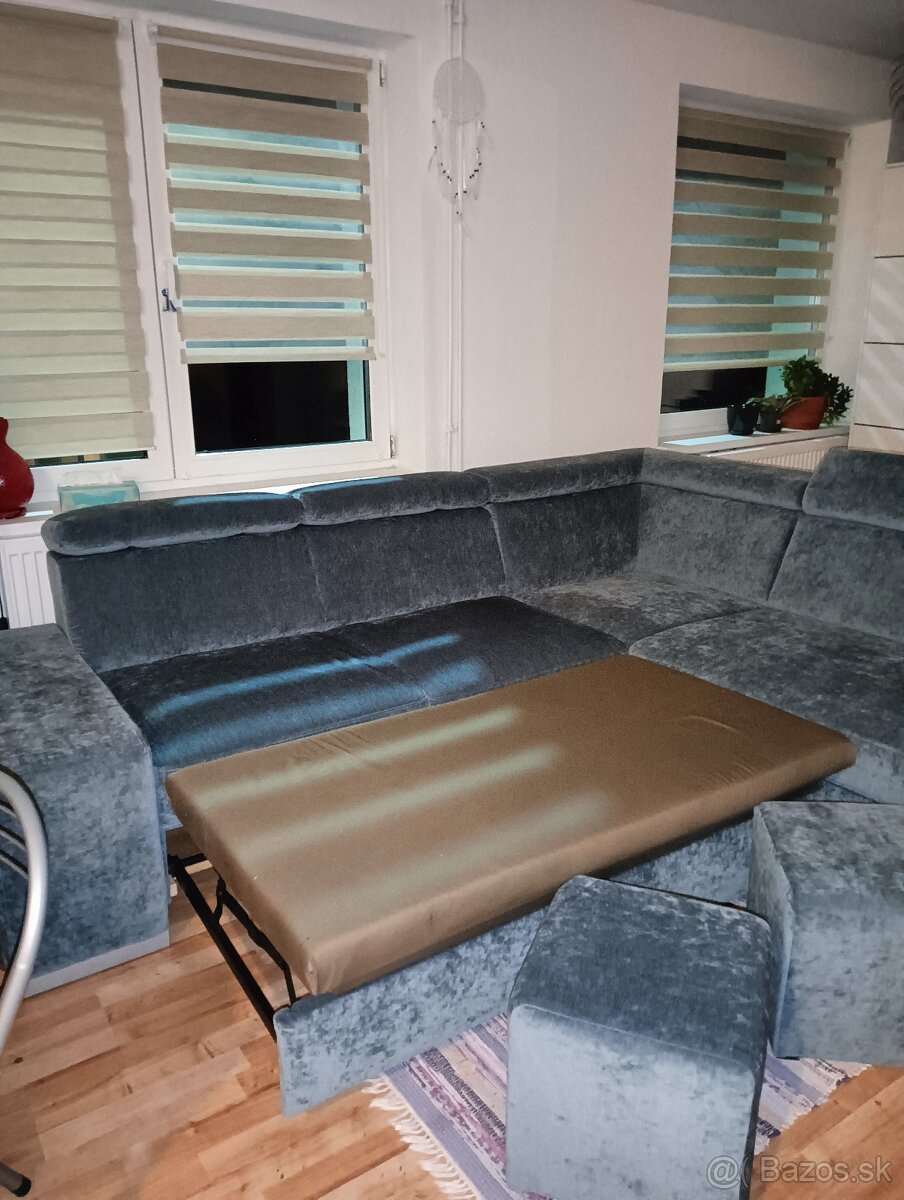 Rozkladací veľký gauč s uložným priestorom