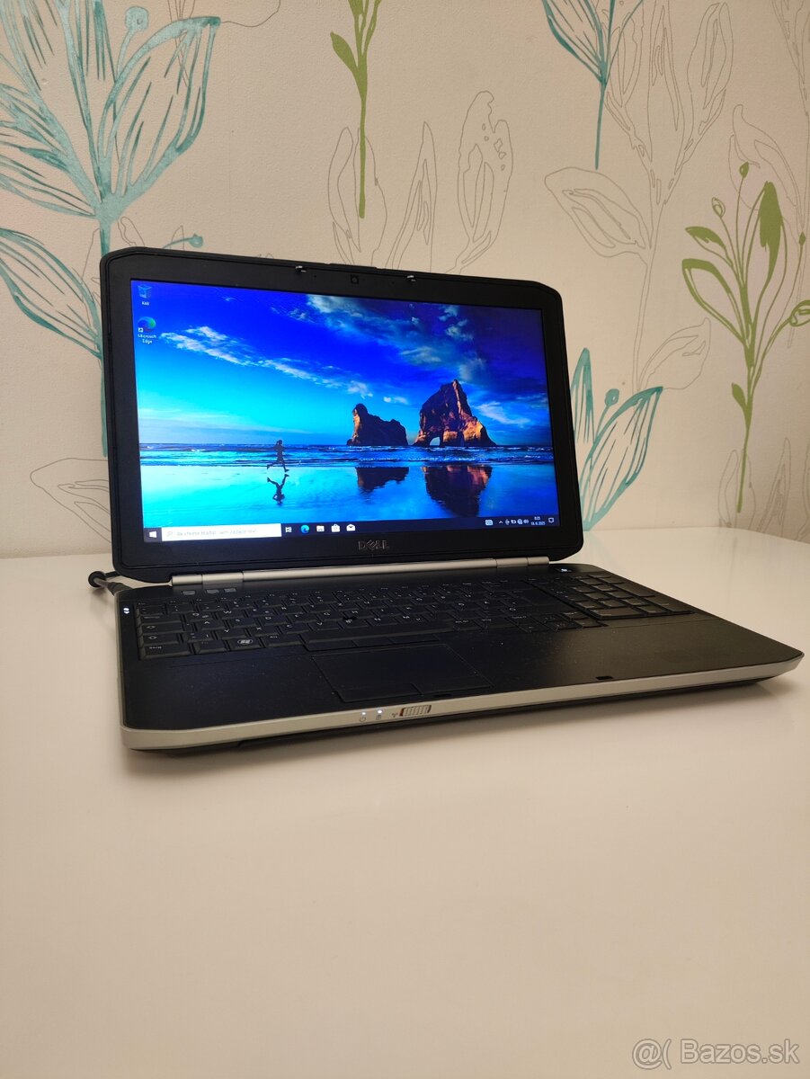 DELL Latitude E5520 - 15" i5-2410 / 4 GB RAM / 128 GB SSD