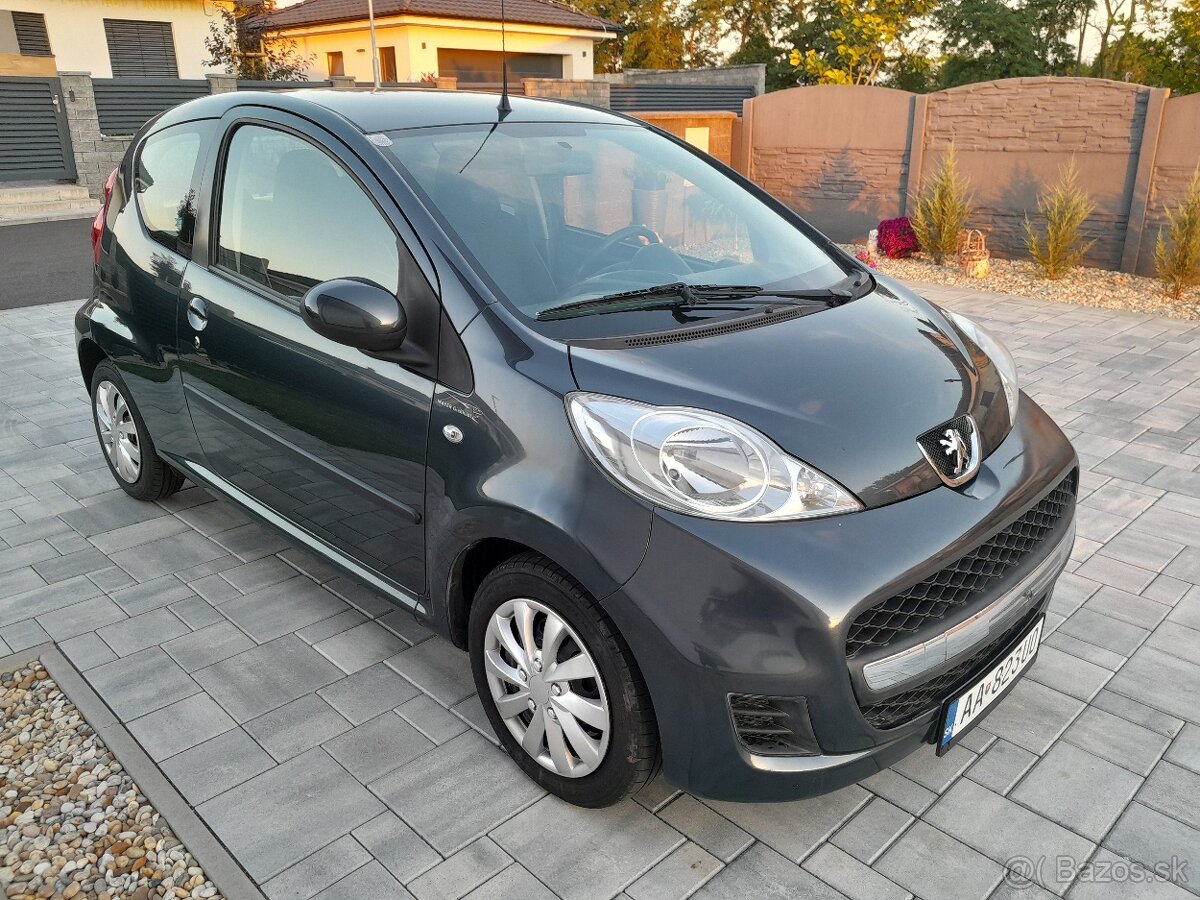 Peugeot 107 automat r.v 2010 benzín Klimatizácia