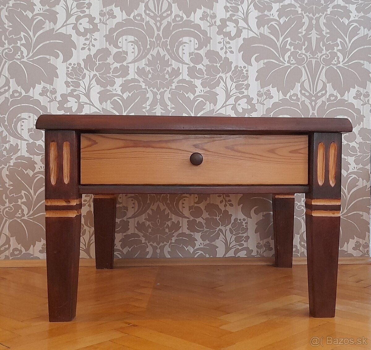 Konferencny stolik