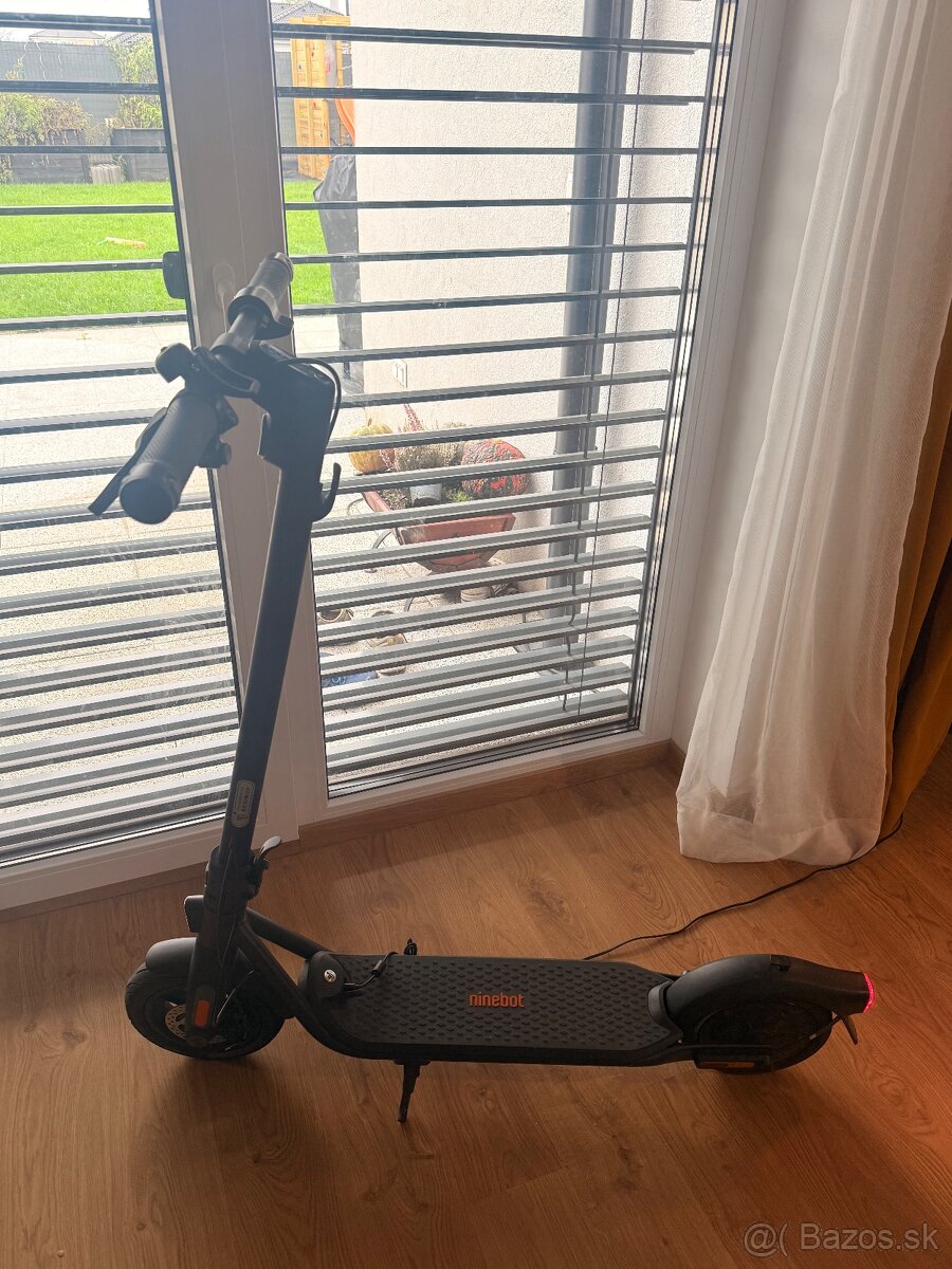 Kolobezka Ninebot F2