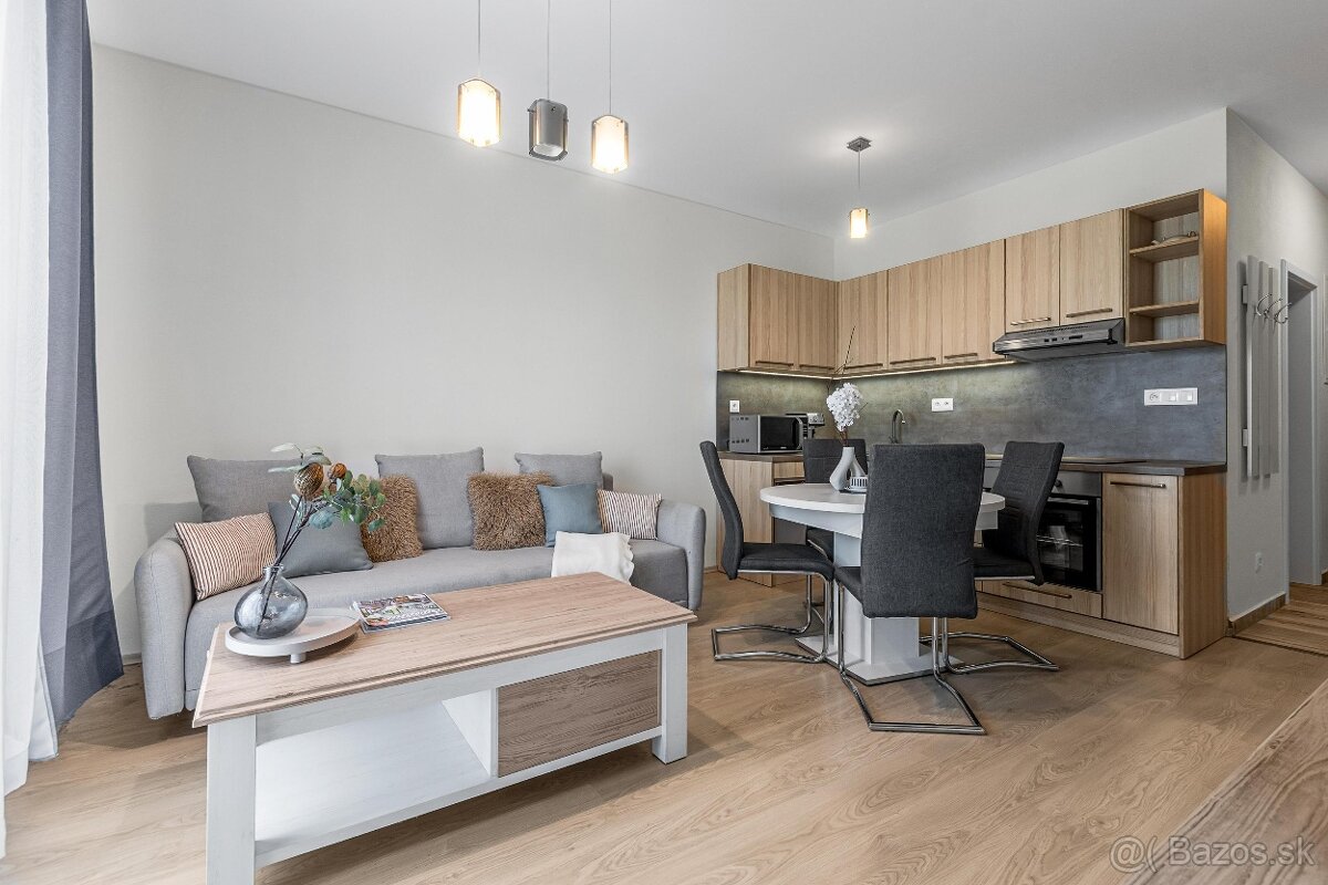 Moderný 2-izbový byt s balkónom a parkovacím miestom