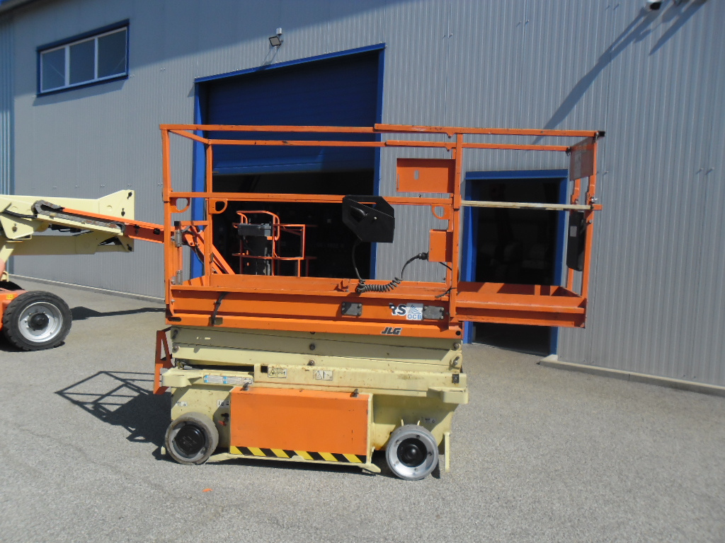 Nožnicová pracovná plošina JLG 6RS