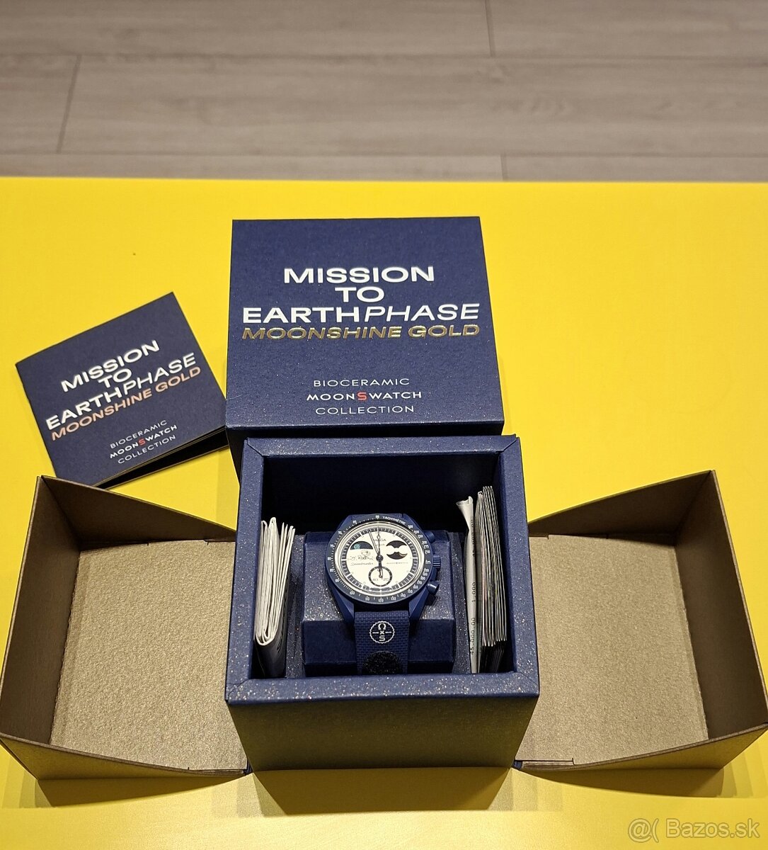 OMEGA x Swatch – MoonSwatch „Earthphase Moonshine Gold“