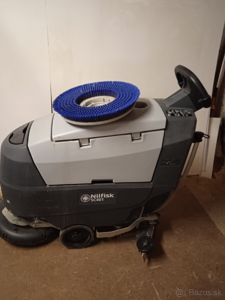 Umývací podlahový stroj - Nilfisk SC 401