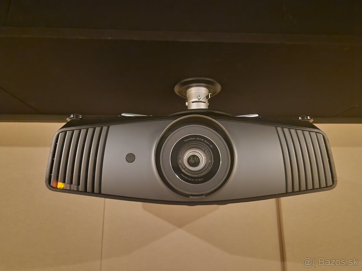 Benq W5700 + Elite Screens AR110DHD3