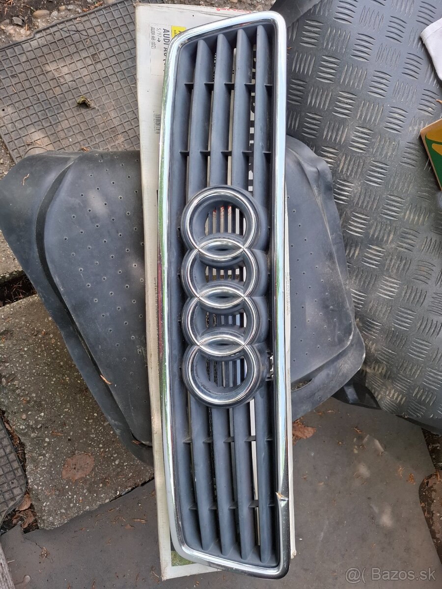 Predná maska audi a6 c5 Mala prasklinka na kraji viď foto