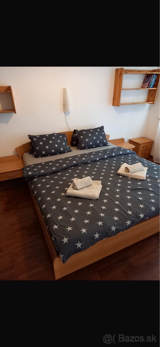 posteľ aj s matracom 180x200cm