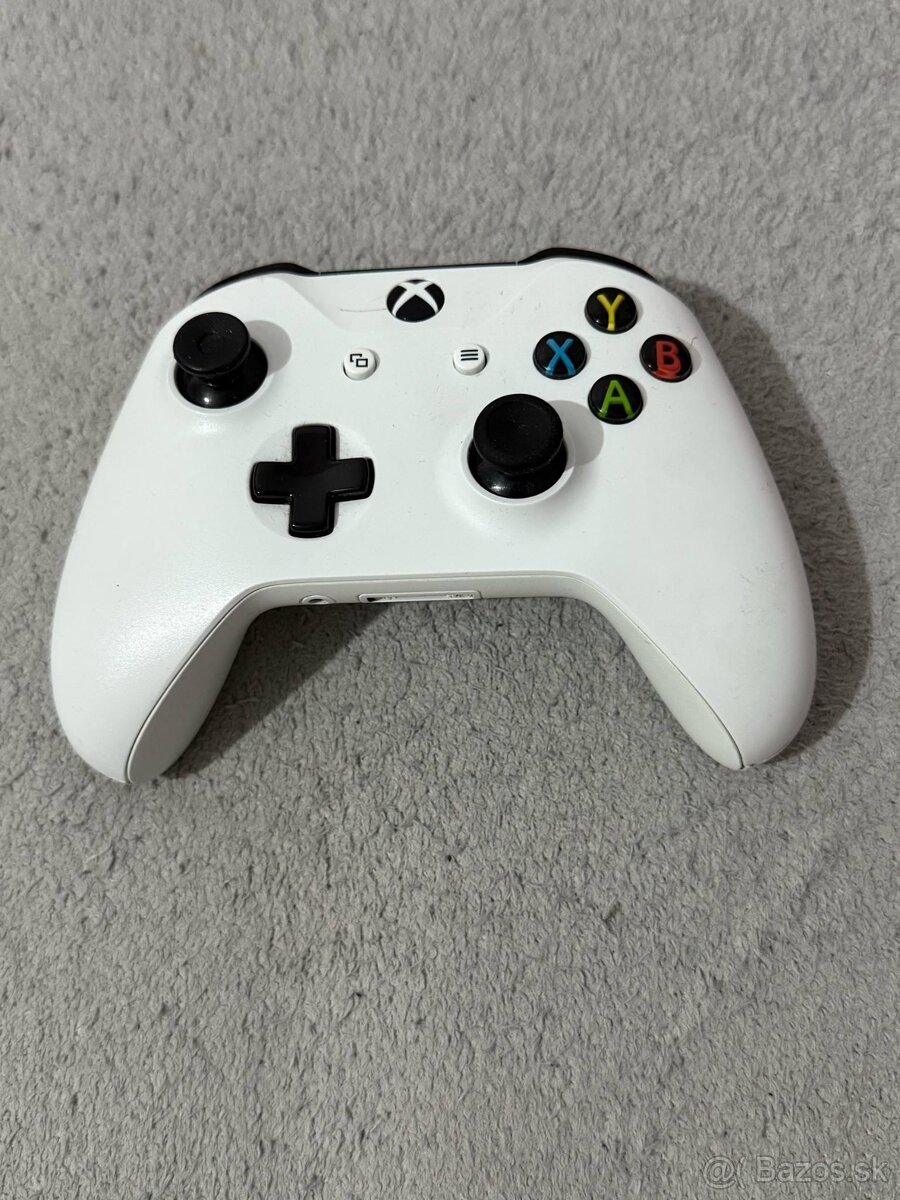 Predám ovládač na hernú Konzolu Xbox one S používaný