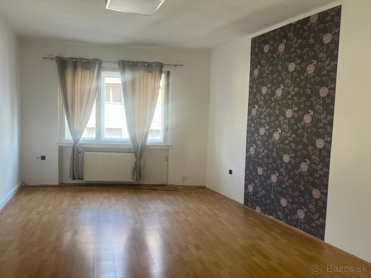 Kancelária Mierové námestie - Trenčín