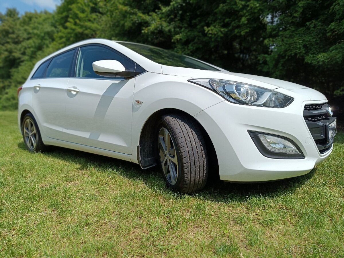 Hyundai i30 CW 1.6i CRDi, výbava: Family
