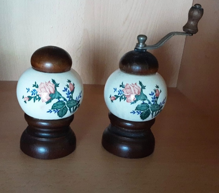 Vintage set soľnička a korenička