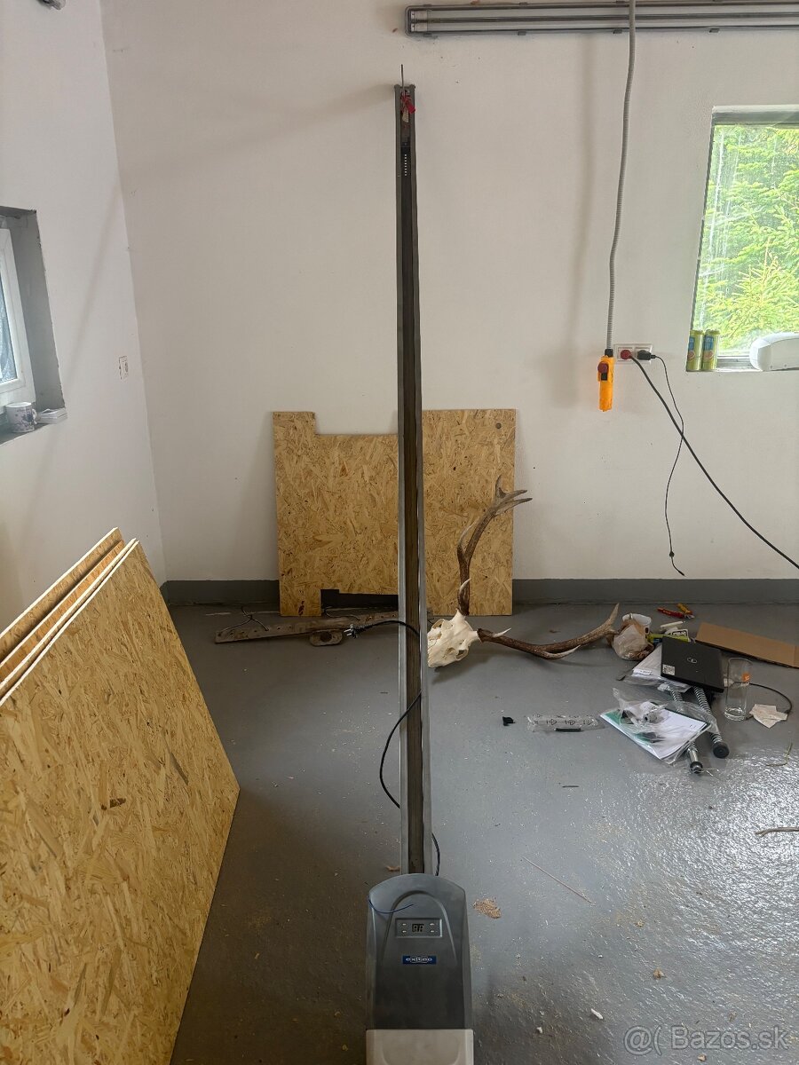 Motor na elektrickú bránu