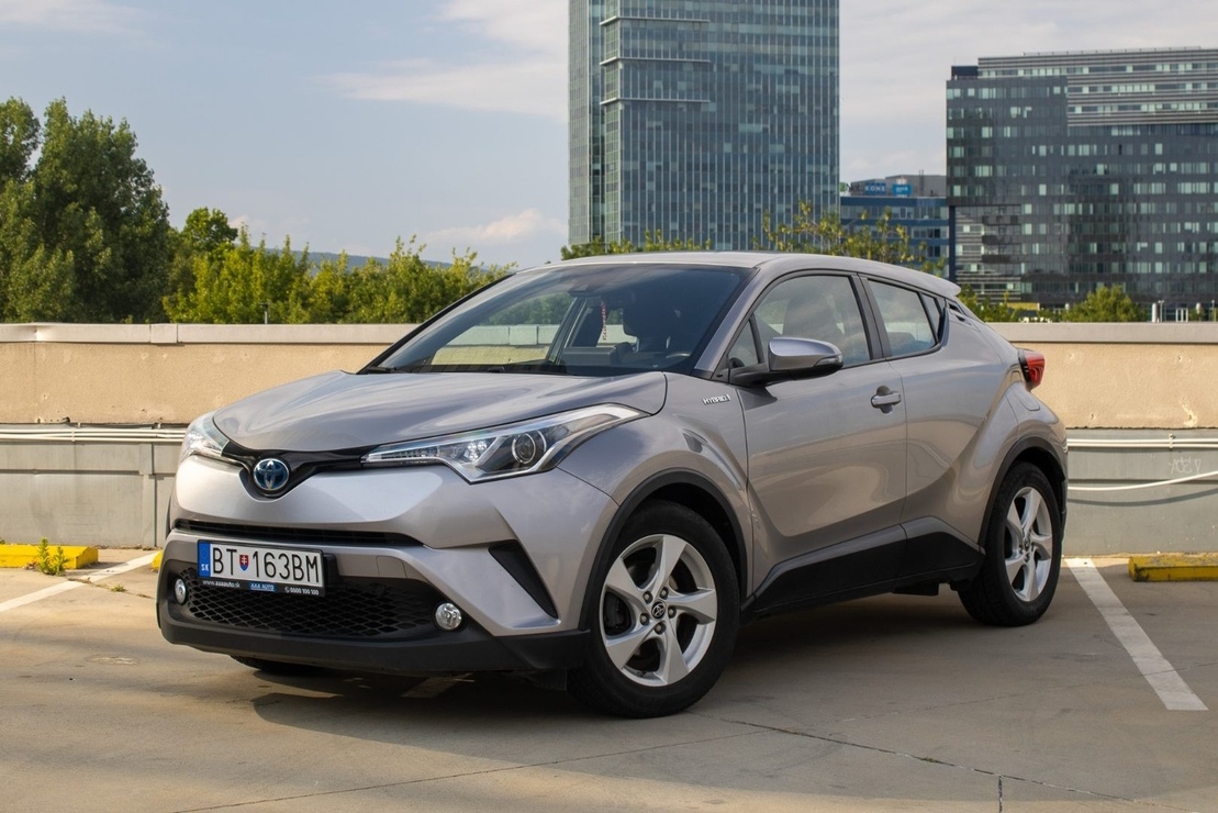 Toyota C-HR 1.8 Hybrid Executive E-CVT FWD