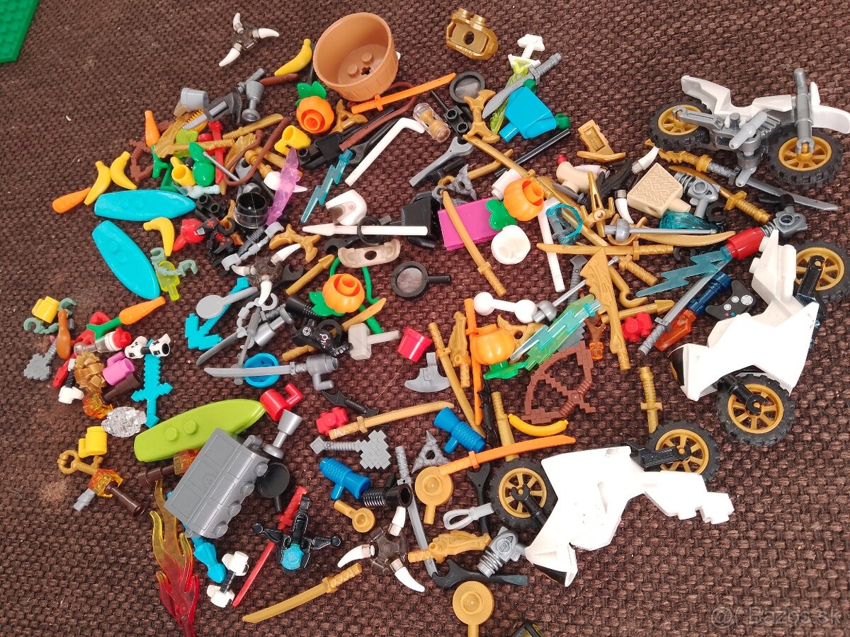 Lego mix doplnkov pre figúrky