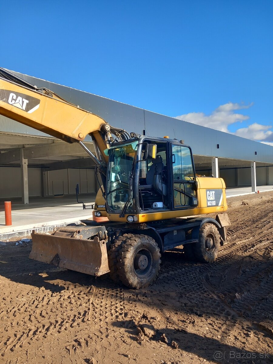 CAT 318 D