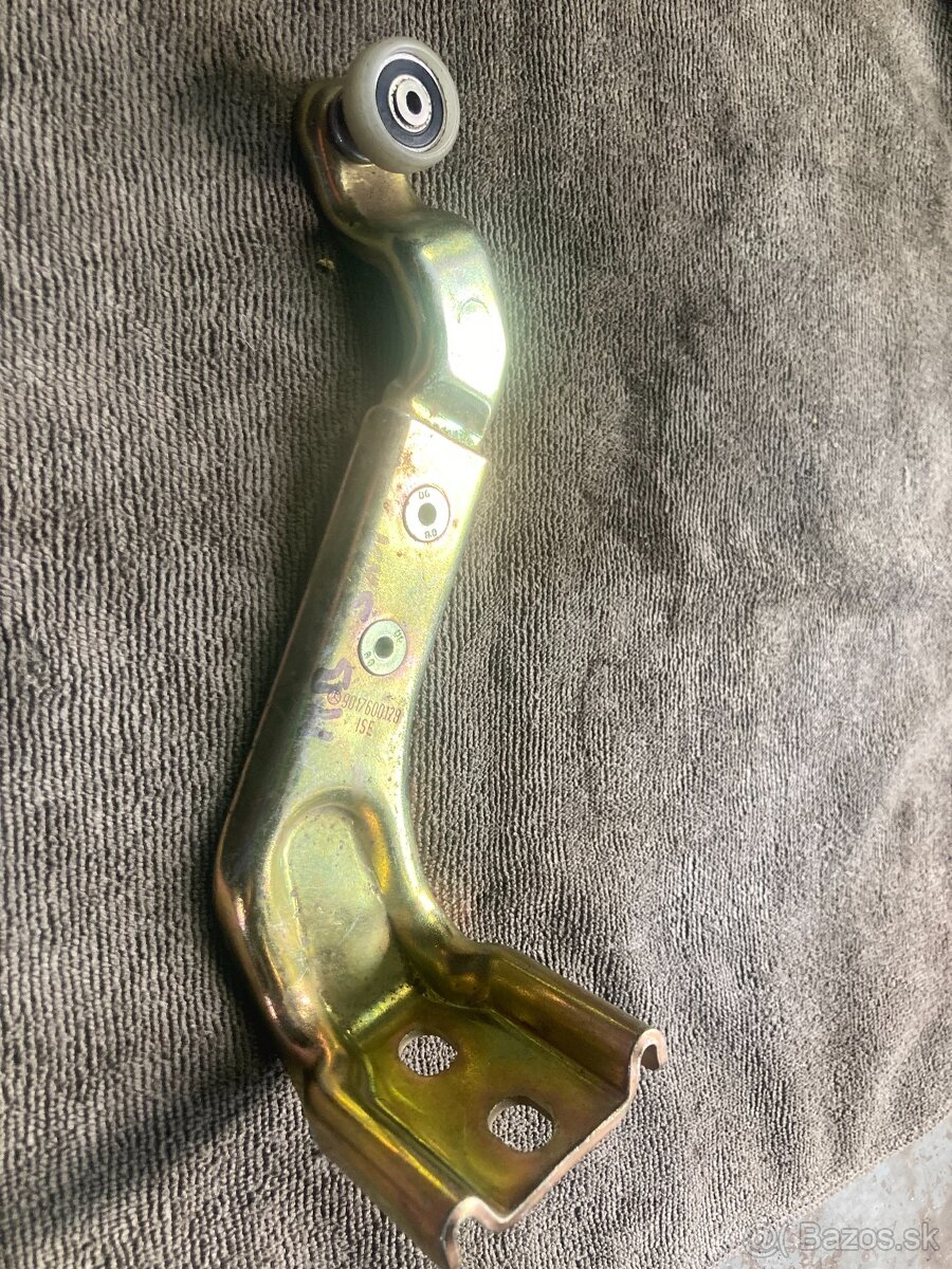 MB 311 spodný záves č. 9017600128