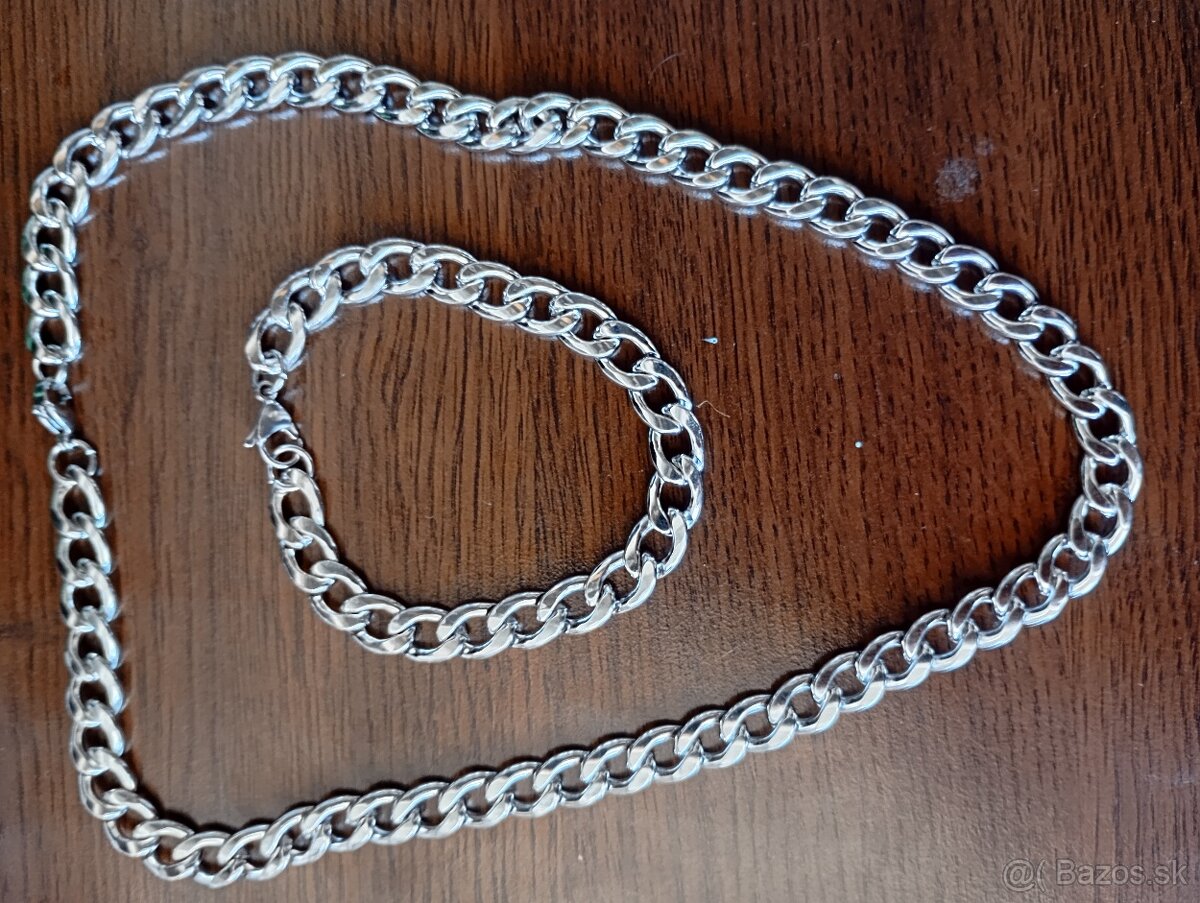 Reťaz z chirurgickej ocele a náramok.