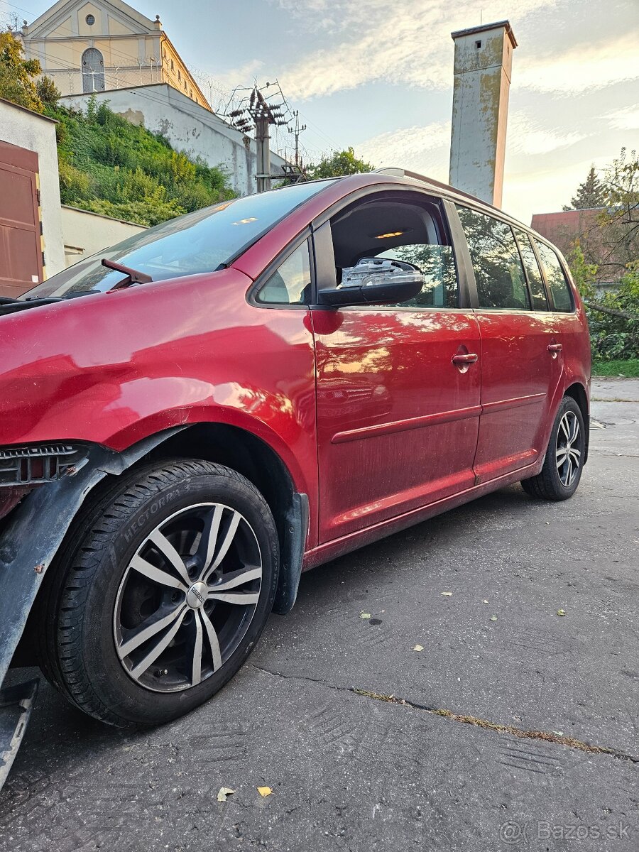 Rozpredám na náhradné diely vw touran 2010 1.9 tdi 77kw
