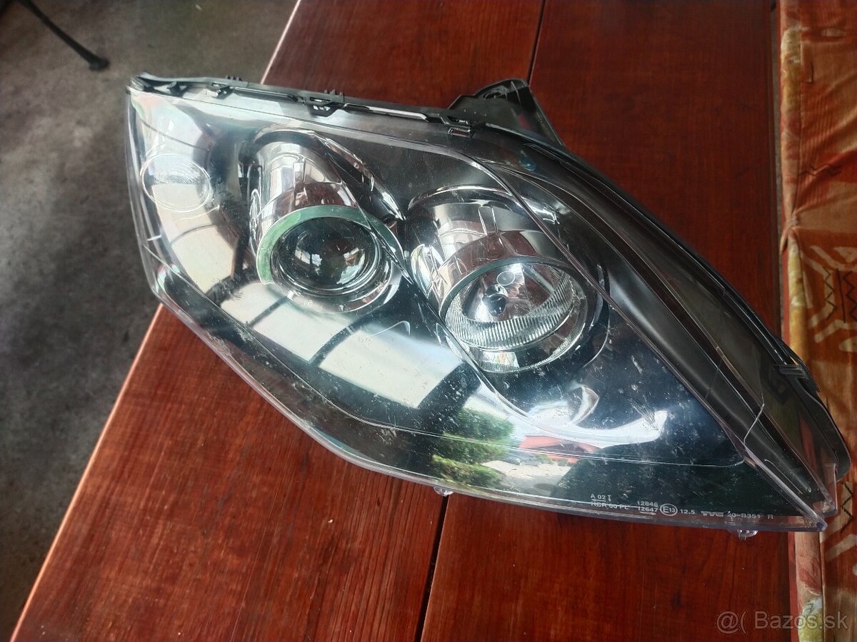 Pravé predné svetlo Renault laguna 3