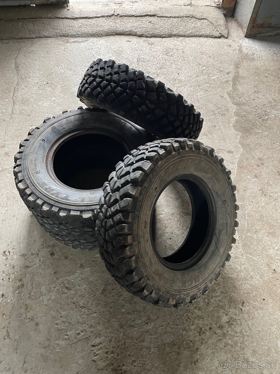 Predám gumy truck 2000
