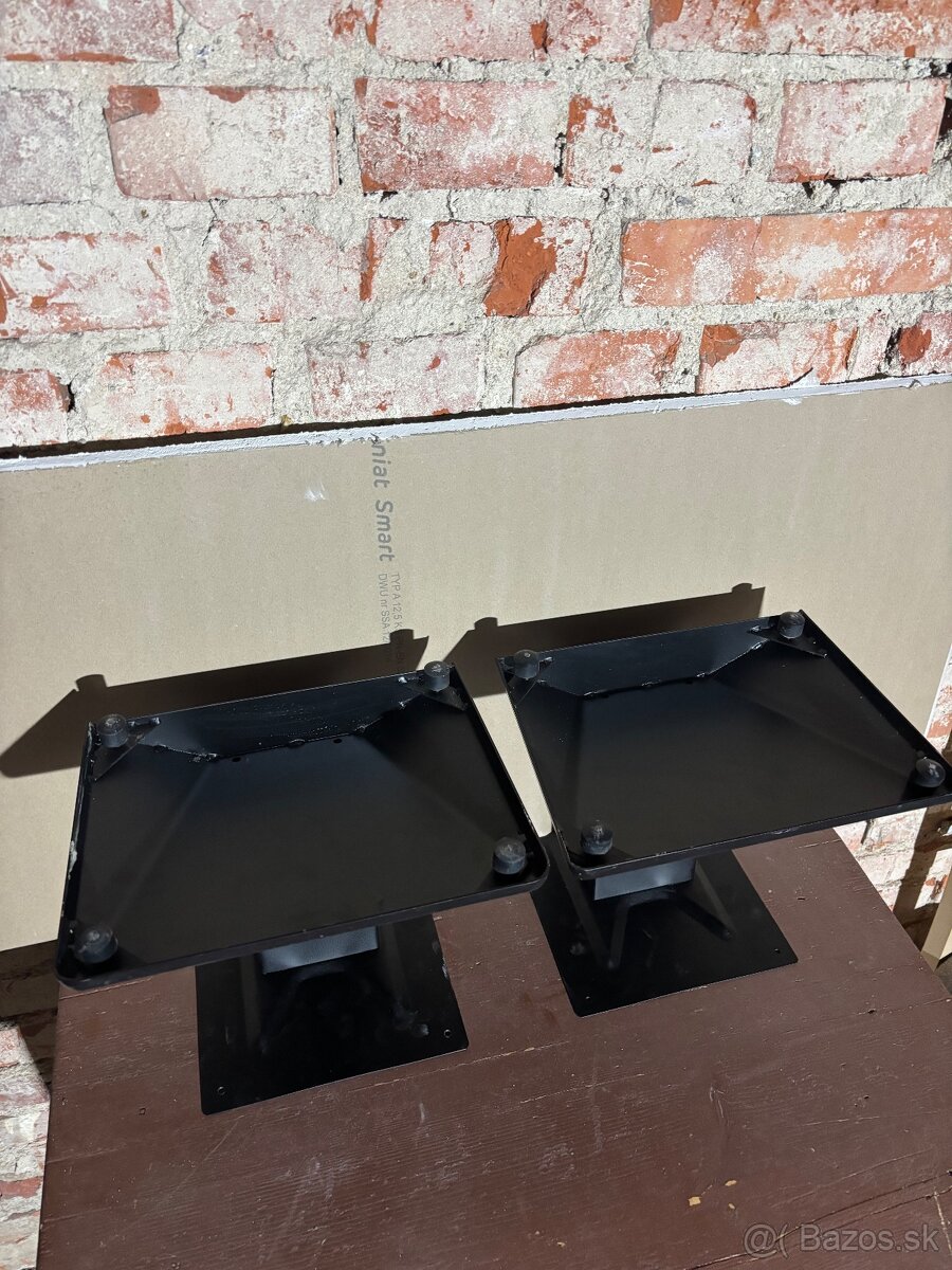 Stojany na reproduktory