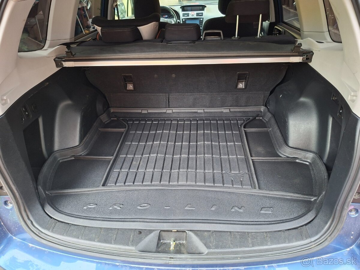 Gumenná vanička do kufra Subaru Forester 2018