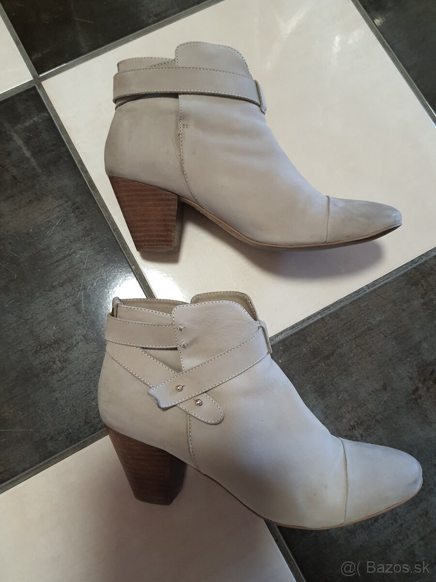 kotníkové čižmy Baťa