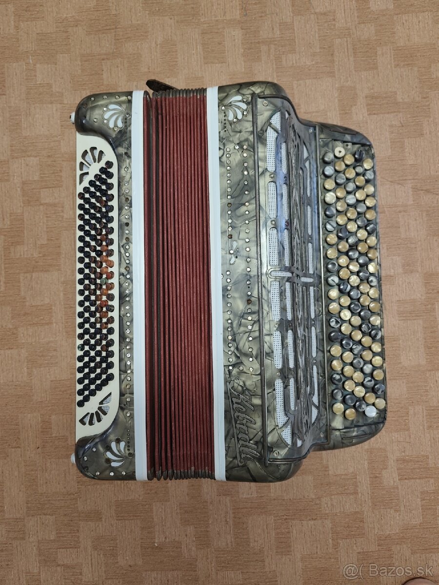 Predám 120-basovú chromatiku KEBRDLE(oprava)