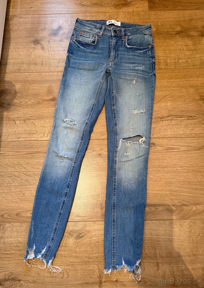 Dámske roztrhané rifle