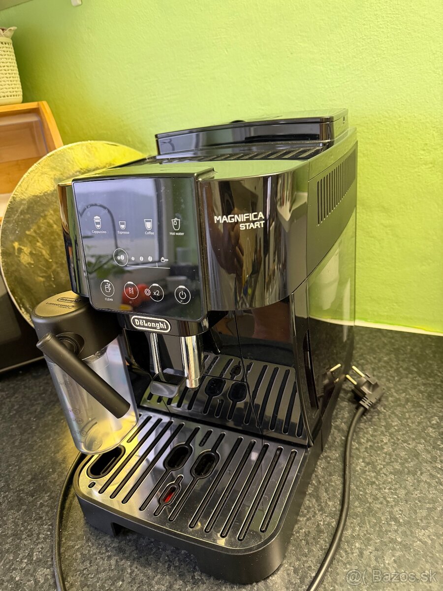 Predam automatický kavovar De"Longhi Magnifica Start