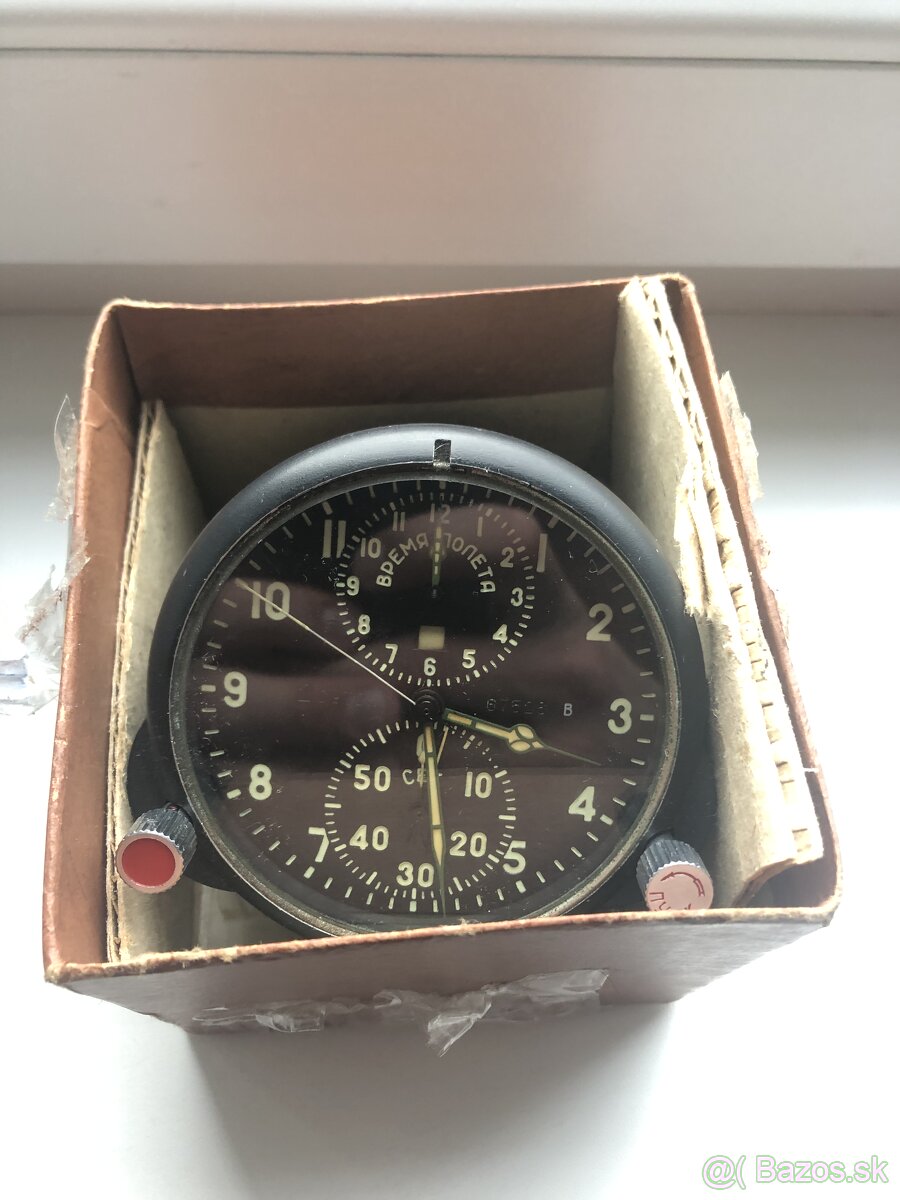 Letecká hodinka z MIGu