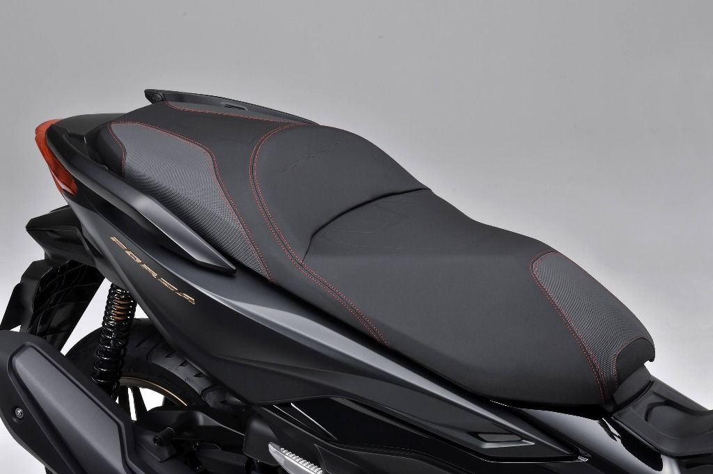 Honda Forza 125 - komfortné sedadlo