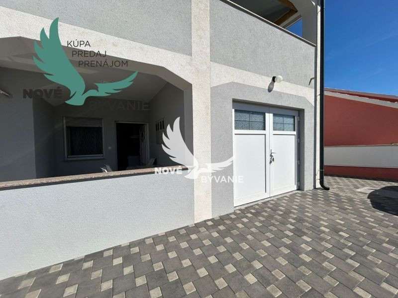 Apartmán s garážou len 150m od mora na ostrove Vir v Chorvát