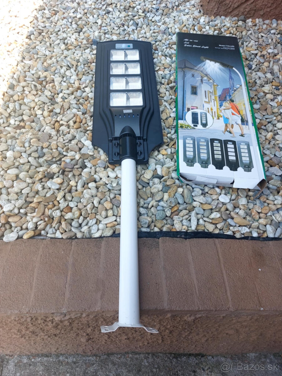 Poulična solarna velka led senzorom+ Výložník +dialkove