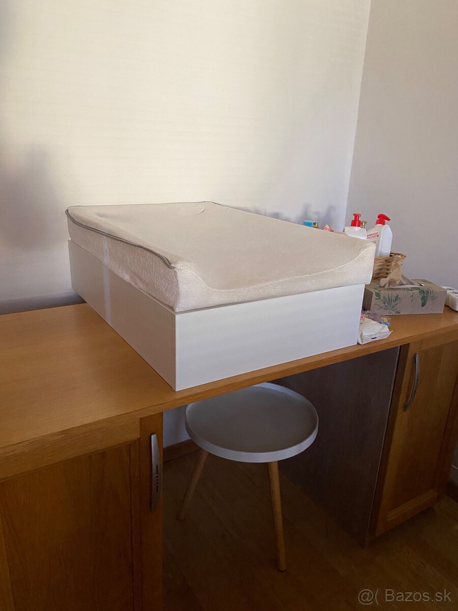 Prebalovací pult na stôl