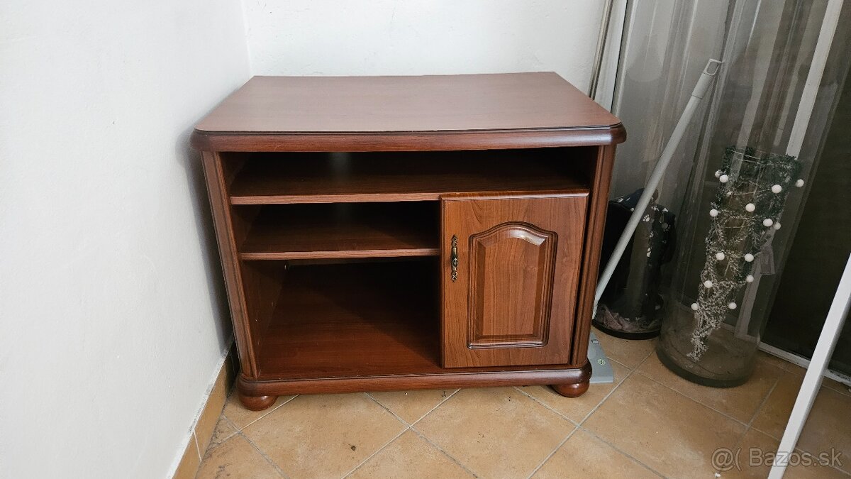 Komoda pod TV