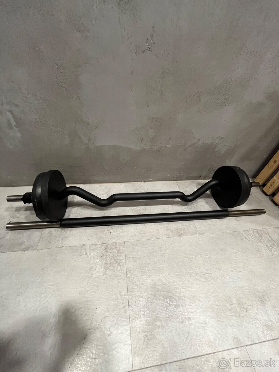 Z činka 15kg rovná činka
