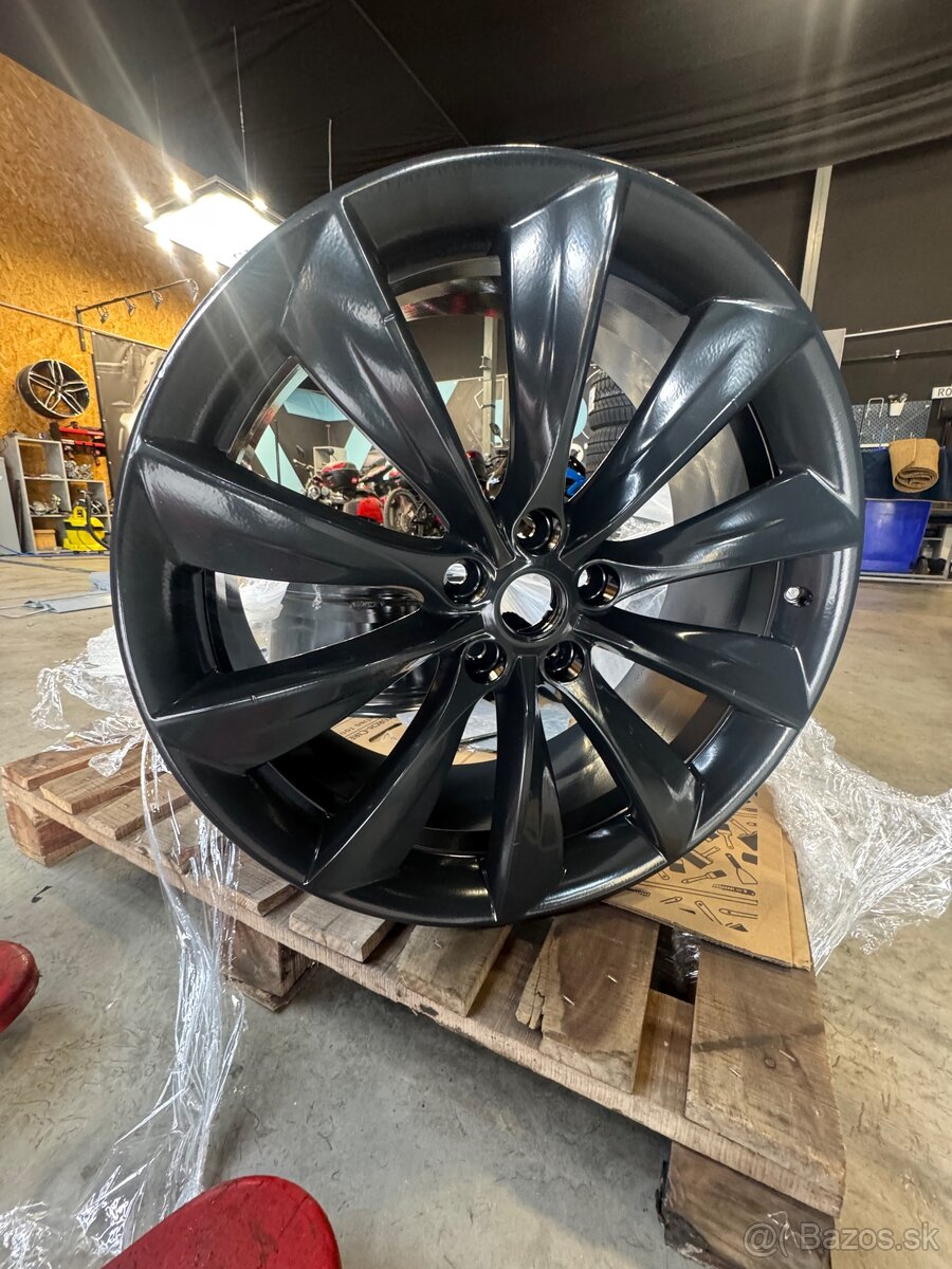 Tesla Model S R21 5x120 265/35 / 245/35 letne pneu