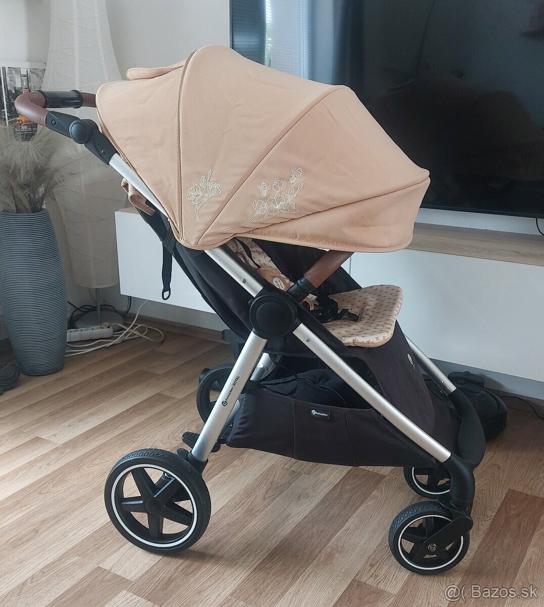 Petite&Mars Royal Heritage bee športový kočik