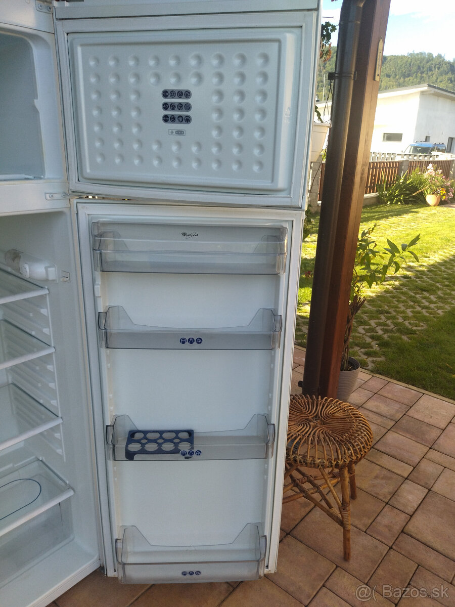 Predám chladničku s mrazničkou zn. Whirlpool