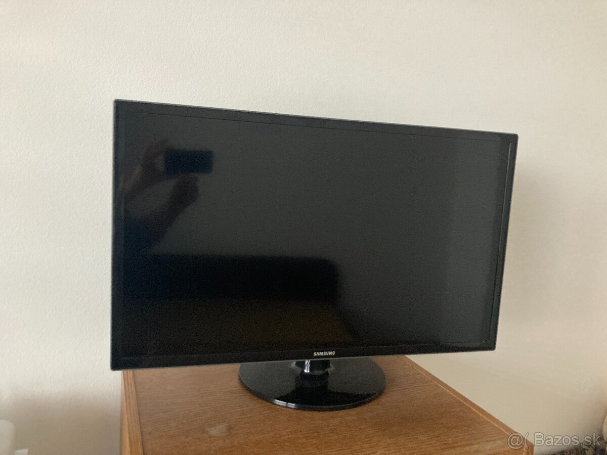 SAMSUNG televízor LED 71,1 cm (28")