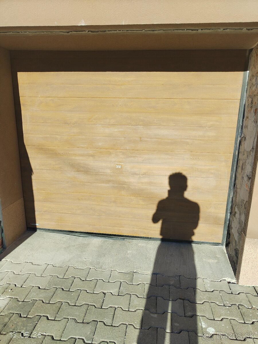 Elektrická garážová brána