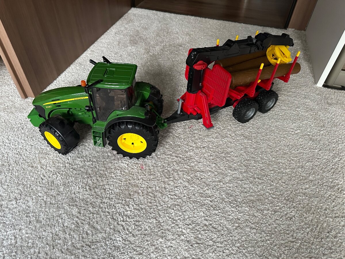 Hrackarsky traktor s vleckou
