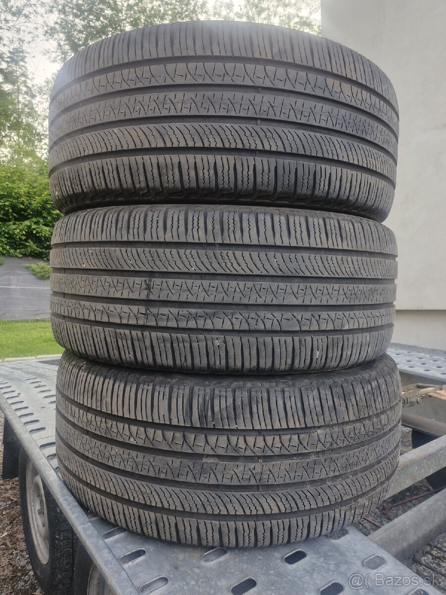 285/45R22 pirelli