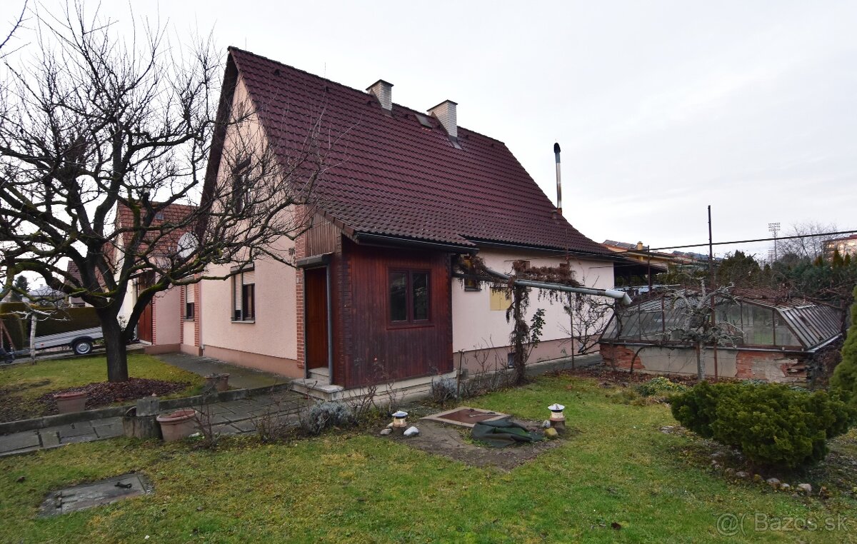 PREDANÉ 5 iz. rodinný dom – Dubnica nad Váhom, garáž