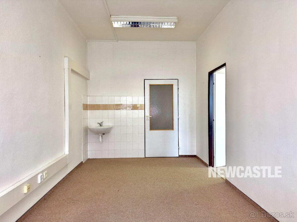 NEWCASTLE⏐PRENÁJOM kancelárskych poriestrov s umývadlom
