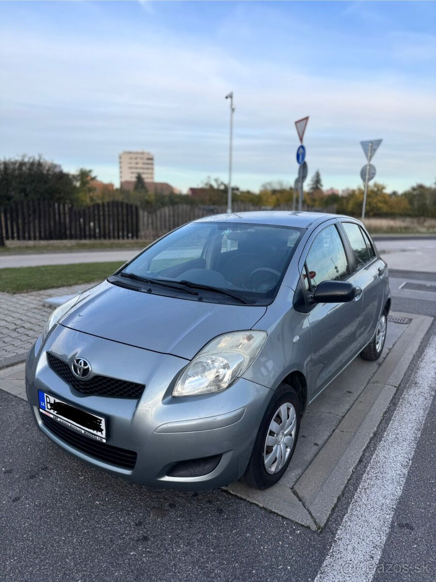 Toyota Yaris 1.0 VVTI, 51 kW – 2. majiteľ, len 163 583 km, n
