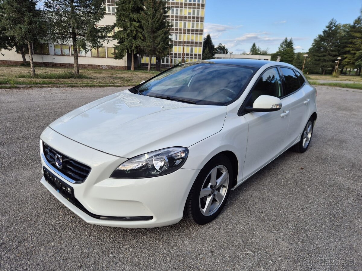 Volvo V40 D4