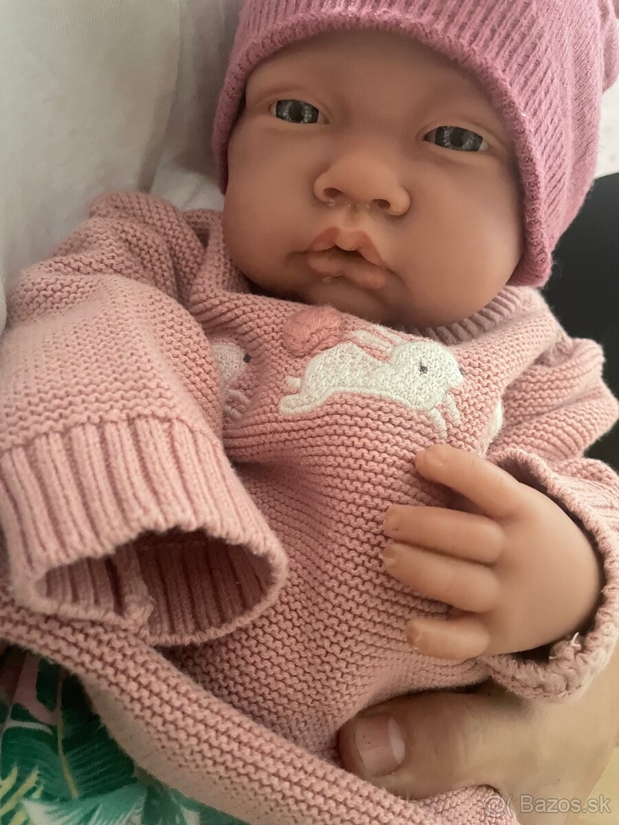 Realistická bábika